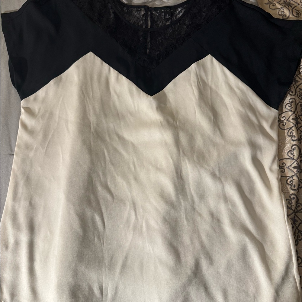 Ann Taylor Black and White lace detailed Women's Top